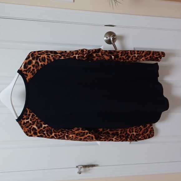 Natori Long Sleeved T-shirt, Cheetah Print Sleeves - Picture 3 of 5